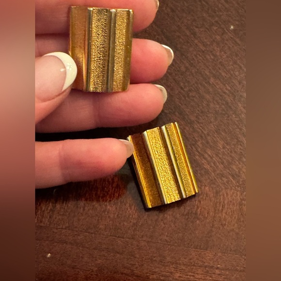 Alexis Kirk Gold Textured Metal Clip-On Earrings - Picture 1 of 5